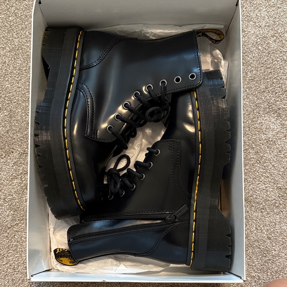 Dr. Martens platform Jadon lace up boots size 7, worn once!